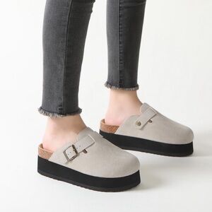 NEW Light Tan Platform Clogs size 9 Rihero